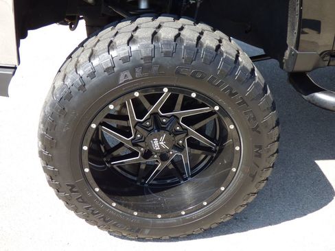 Used 2017 Chevrolet Silverado 1500 LT AWD/4WD image 9