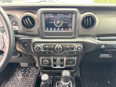 Used 2018 Jeep Wrangler Unlimited Sport S AWD/4WD image 23