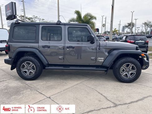 Used 2018 Jeep Wrangler Unlimited Sport S image 2