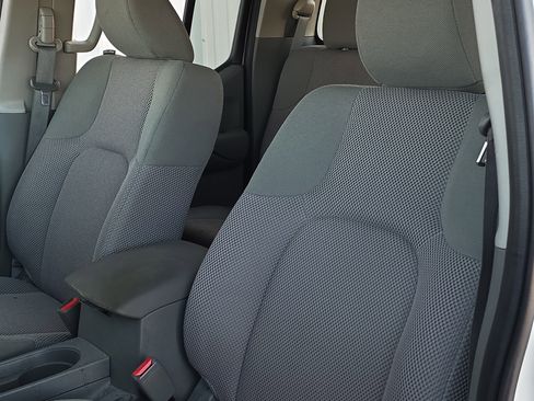 Used 2020 Nissan Frontier SV image 8