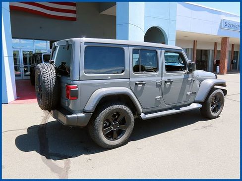 Used 2023 Jeep Wrangler Unlimited Sahara AWD/4WD image 7
