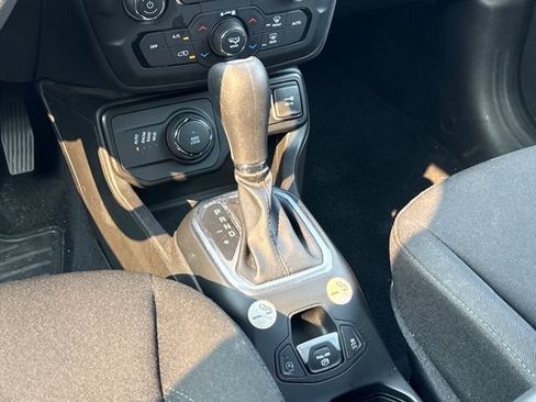 Used 2023 Jeep Renegade Latitude AWD/4WD image 11