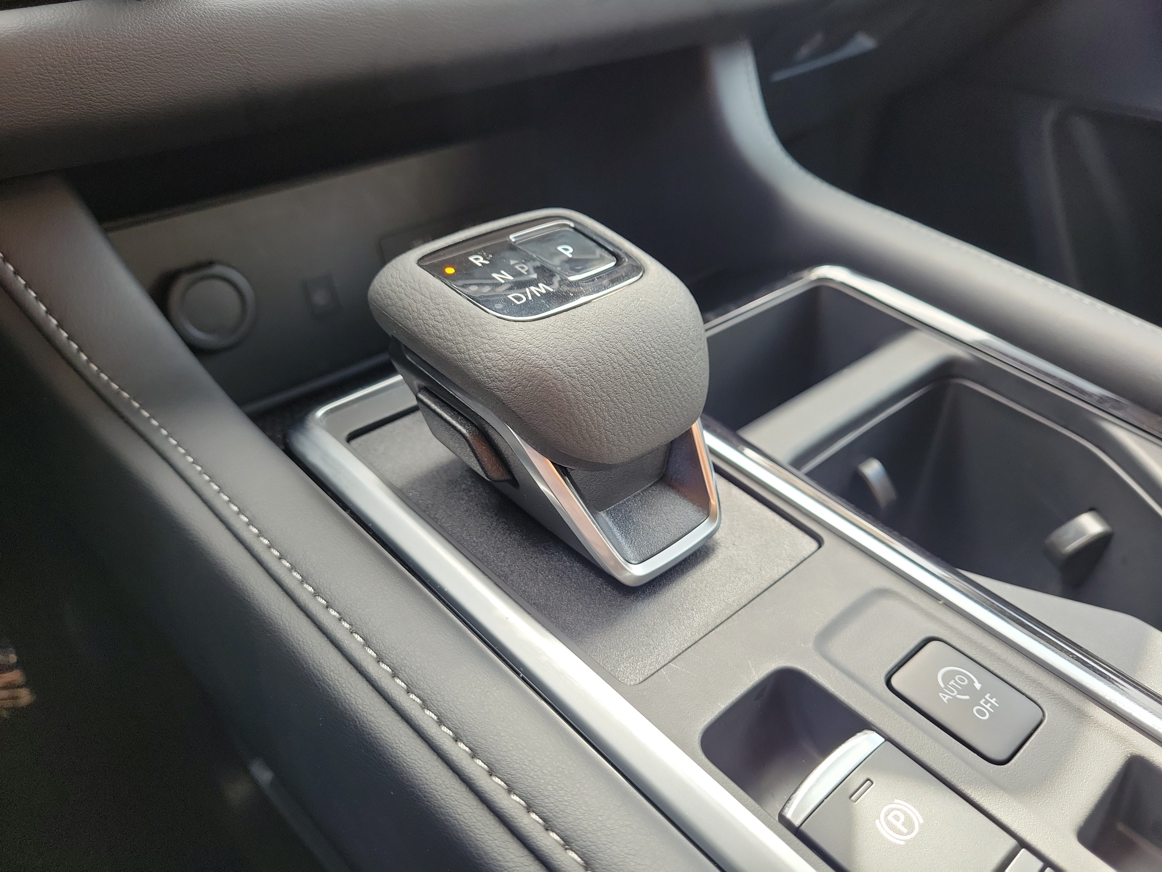 Certified 2025 Nissan Pathfinder SL FWD image 30