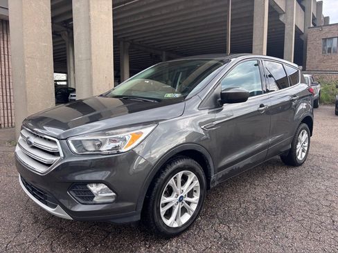 Used 2019 Ford Escape SE image 1