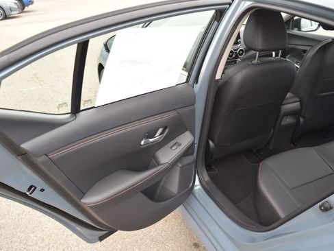 Used 2025 Nissan Sentra SR w/ SR Premium Package FWD image 10
