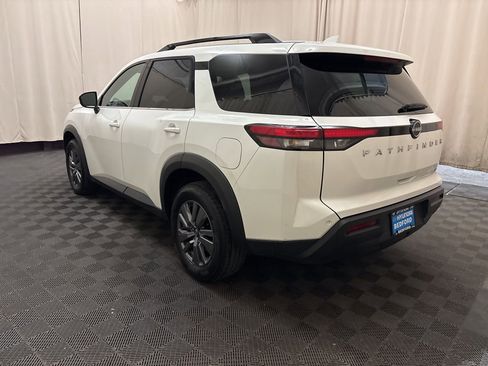 Used 2025 Nissan Pathfinder SV image 7