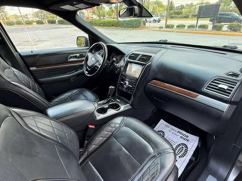 Used 2018 Ford Explorer Platinum AWD/4WD image 9
