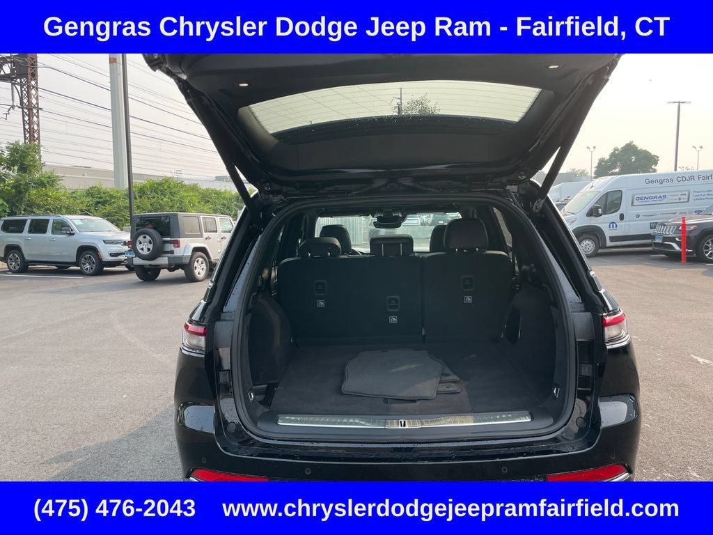 Certified 2023 Jeep Grand Cherokee Overland AWD/4WD image 28