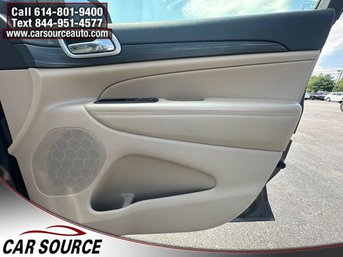 Used 2021 Jeep Grand Cherokee Laredo AWD/4WD image 29