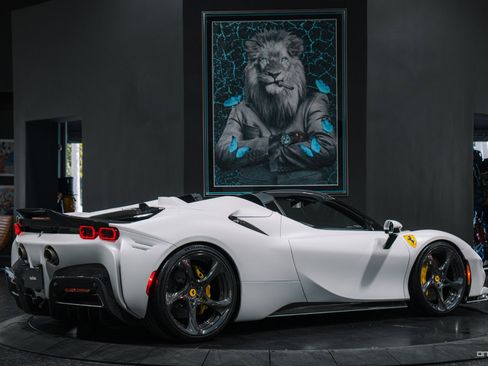 Used 2022 Ferrari SF90 Spider image 25