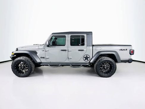 Used 2022 Jeep Gladiator Sport image 3