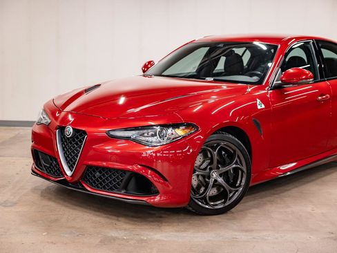 Used 2018 Alfa Romeo Giulia Quadrifoglio RWD image 20