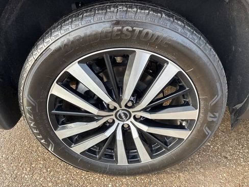 Used 2024 Nissan Pathfinder Platinum w/ Cargo Package image 13