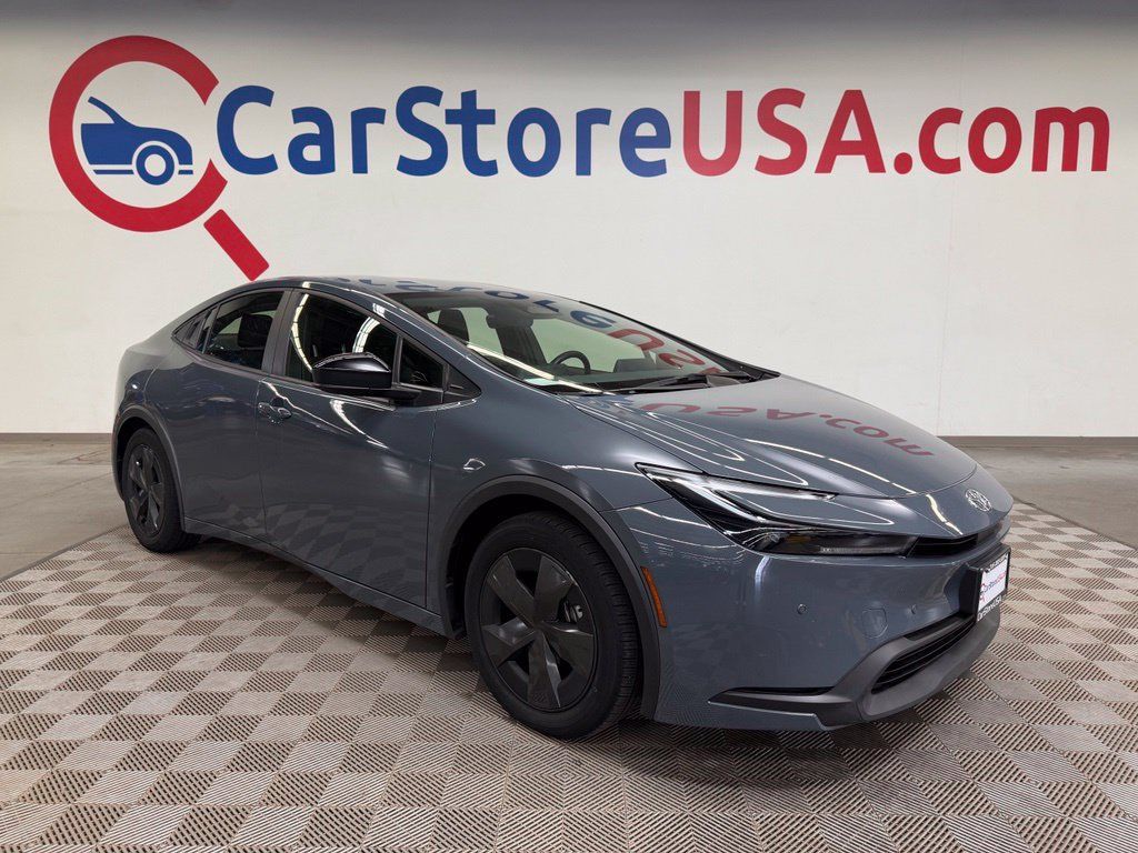 Used 2025 Toyota Prius LE FWD image 1