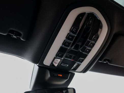 Certified 2026 Porsche Macan S AWD/4WD image 21