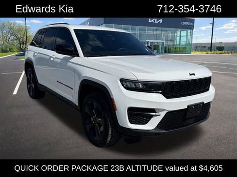 Used 2023 Jeep Grand Cherokee Altitude AWD/4WD image 1