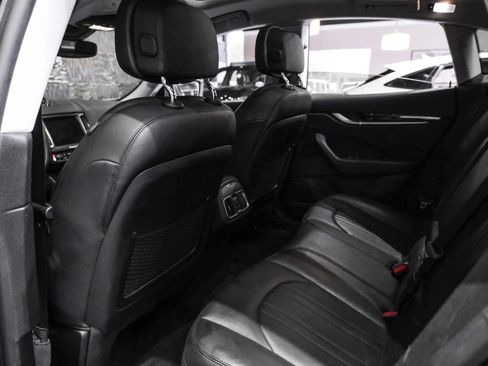 Used 2017 Maserati Levante AWD/4WD image 34