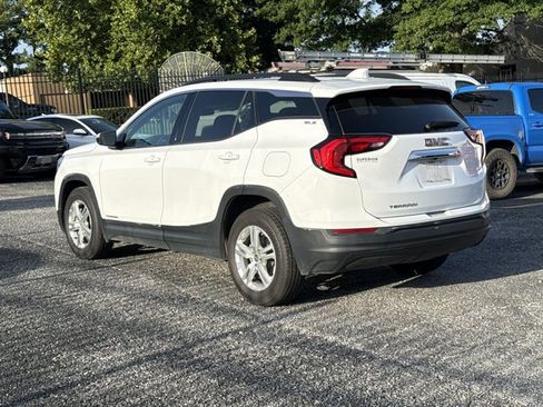Used 2020 GMC Terrain SLE w/ Driver Convenience Package FWD image 3