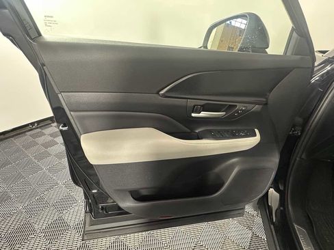 Used 2024 Toyota Grand Highlander AWD Hybrid image 16