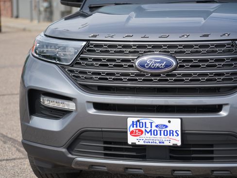 Used 2023 Ford Explorer XLT w/ Equipment Group 202A AWD/4WD image 11