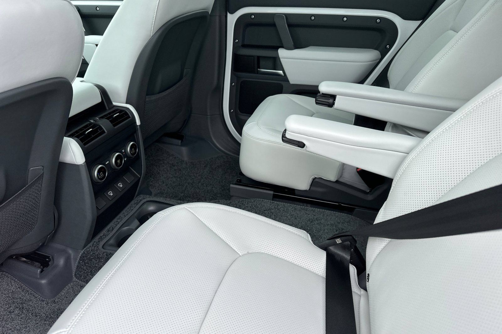 New 2025 Land Rover Defender 130 S AWD/4WD image 12