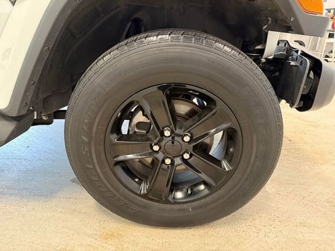 Used 2020 Jeep Wrangler Unlimited Sahara AWD/4WD image 32