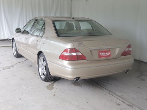 Used 2005 Lexus LS 430 RWD image 26