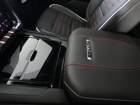 Used 2025 GMC Yukon AT4 Ultimate w/ LPO, Illumination Package image 42