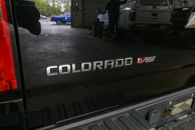 Used 2018 Chevrolet Colorado Z71 AWD/4WD image 11
