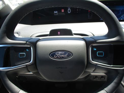 Used 2025 Ford Expedition Max Active AWD/4WD image 12