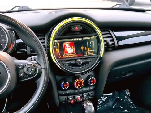 Used 2019 MINI Cooper 4-Door Hardtop w/ Premium Package image 6