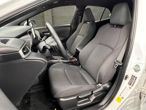 Used 2024 Toyota Corolla SE FWD image 3