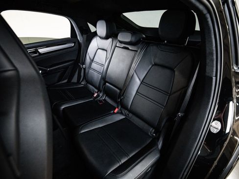 Certified 2023 Porsche Cayenne Turbo AWD/4WD image 26
