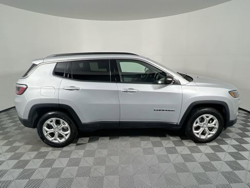 Used 2024 Jeep Compass Latitude image 2