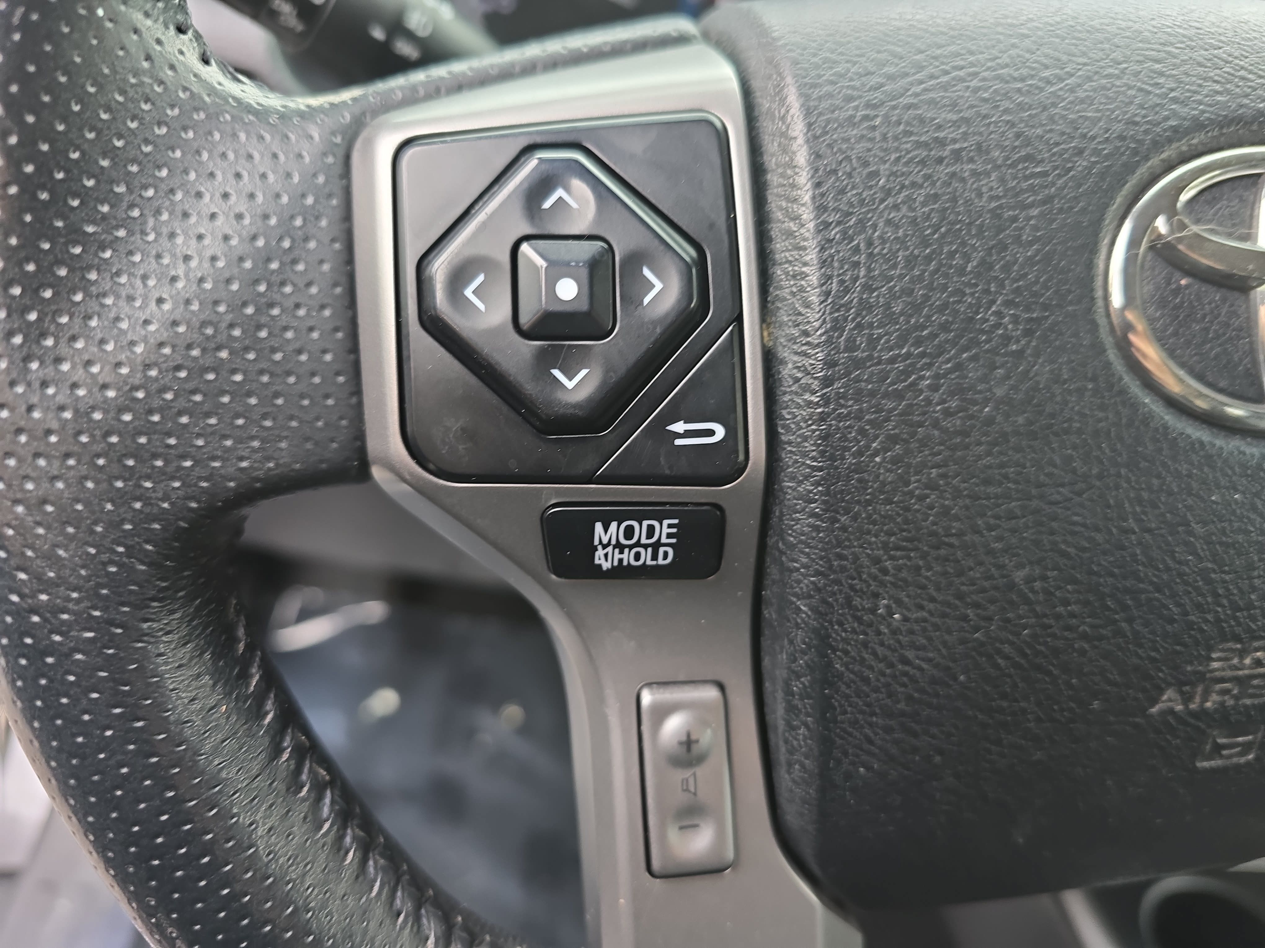 Used 2016 Toyota 4Runner Limited AWD/4WD image 16