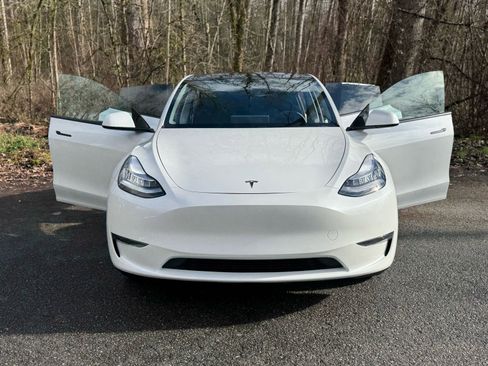 Used 2020 Tesla Model Y Long Range image 29