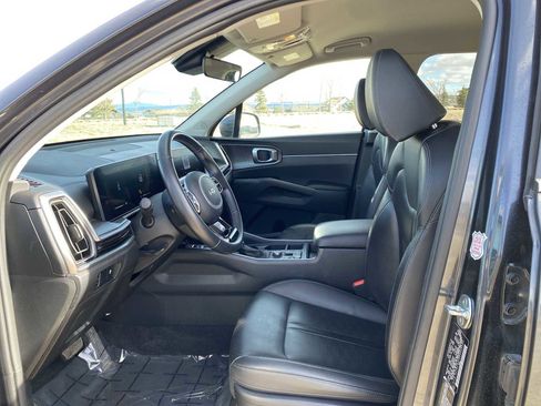 Used 2024 Kia Sorento S image 10