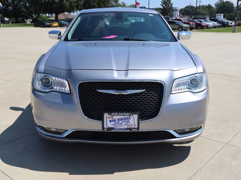 Used 2017 Chrysler 300 C AWD/4WD image 2