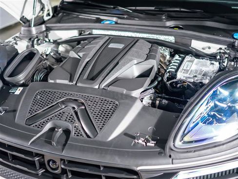 New 2026 Porsche Macan S image 11