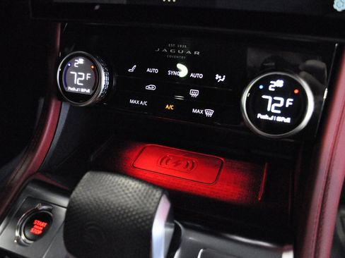 Used 2022 Jaguar F-PACE SVR image 34