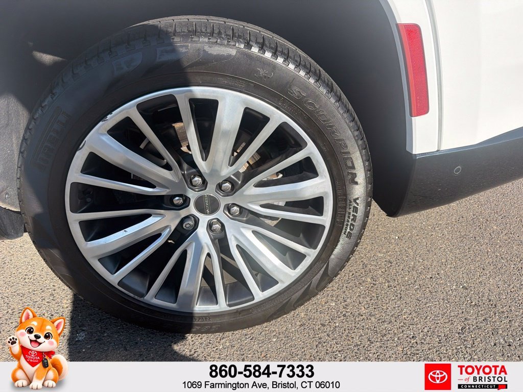Used 2023 Jeep Grand Wagoneer Series III AWD/4WD image 12