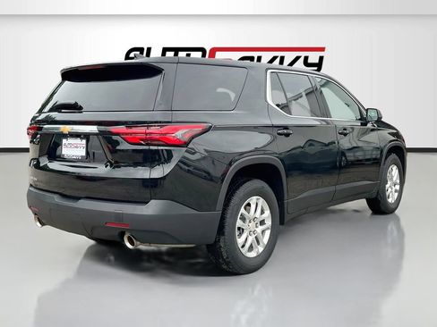 Used 2023 Chevrolet Traverse LS FWD image 7