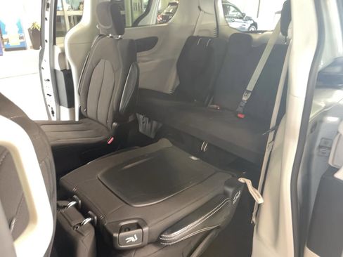 Used 2023 Chrysler Voyager LX FWD image 29