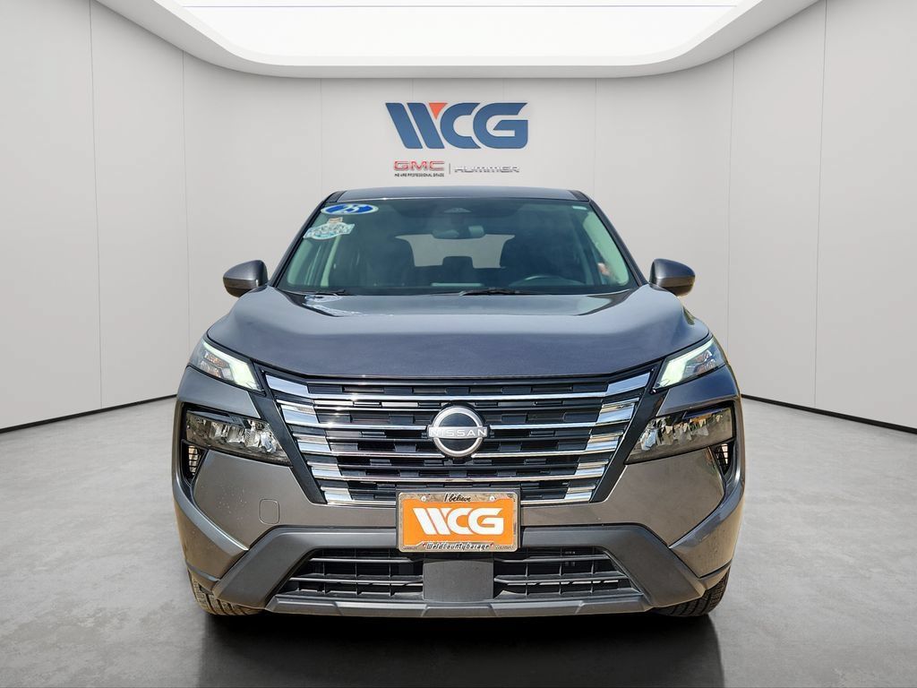 Used 2025 Nissan Rogue SV AWD/4WD image 6