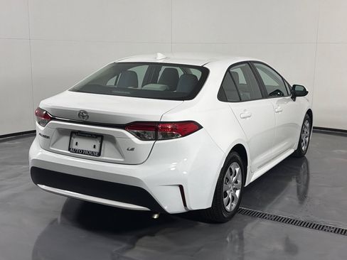 Used 2022 Toyota Corolla LE FWD image 5