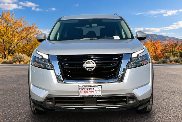 Certified 2024 Nissan Pathfinder SV FWD image 2