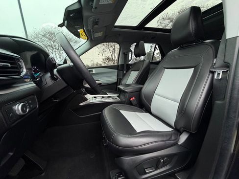 Certified 2022 Ford Explorer XLT w/ Equipment Group 202A image 17