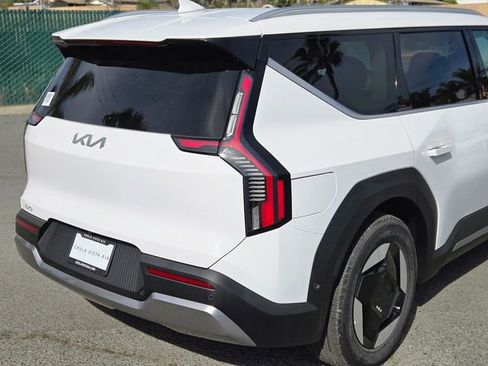 New 2026 Kia EV9 Wind image 6