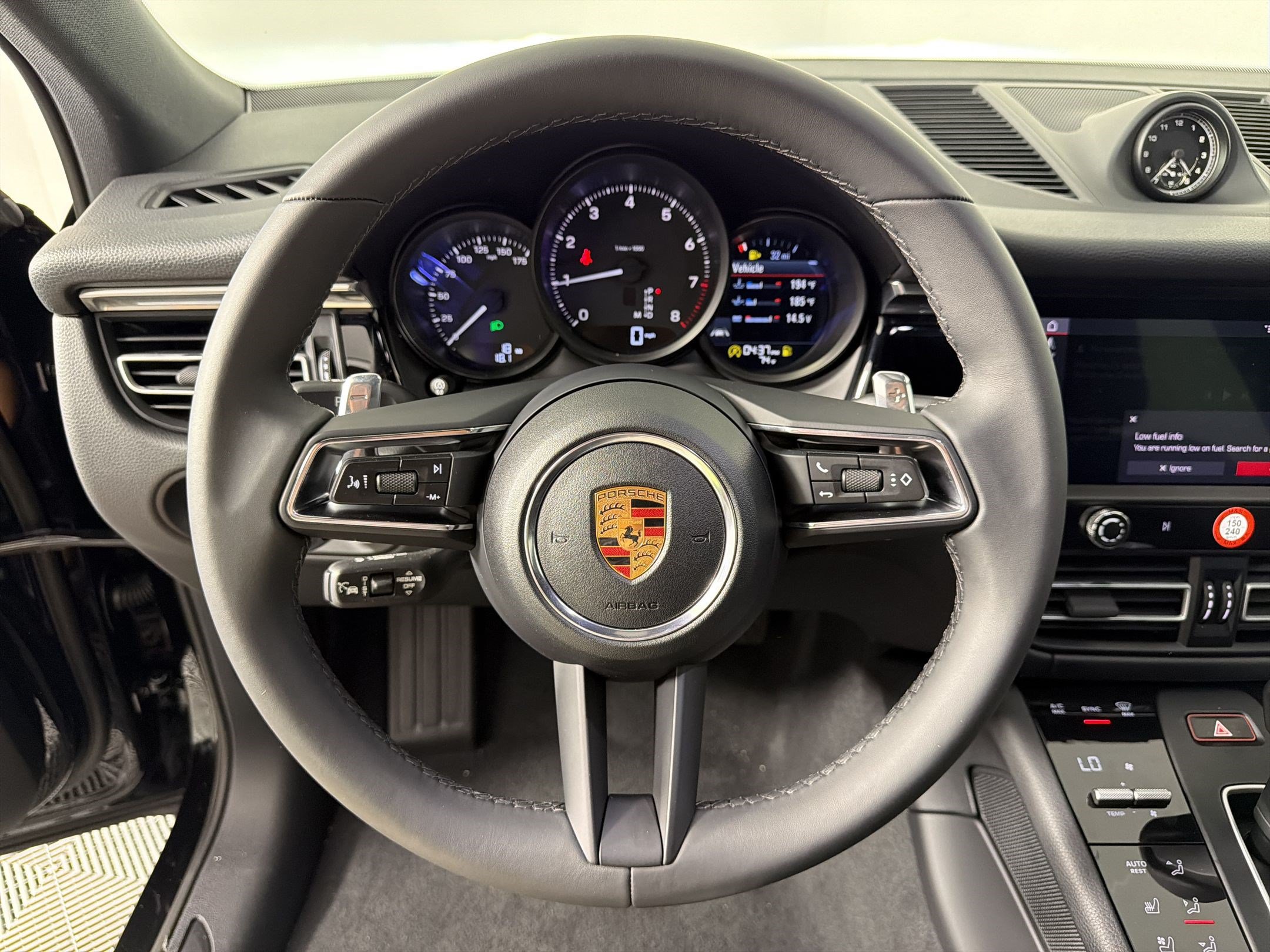 Used 2026 Porsche Macan AWD/4WD image 17
