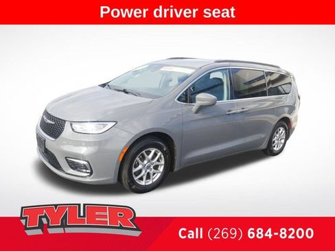 Used 2022 Chrysler Pacifica Touring-L FWD image 3
